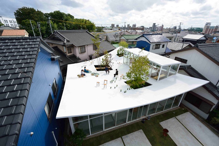 Японские архитекторы создали для себя офис, в котором есть парк на крыше - Архитектура и интерьер