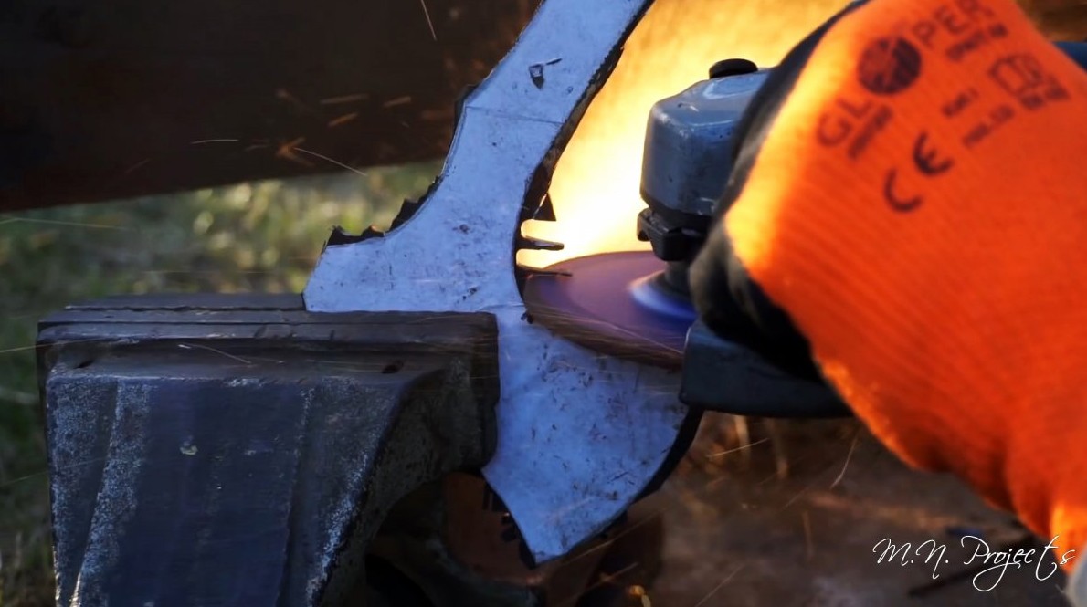 Как сделать легкий походный топорик из старого диска без ковки и термической обработки