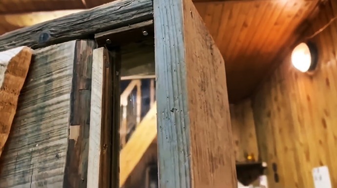 Как из старых досок сделать дверь в баню интересной конструкции