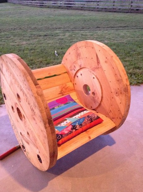 Кресло-качалка своими руками из деревянной бухты для кабеля - «Мебель своими руками»