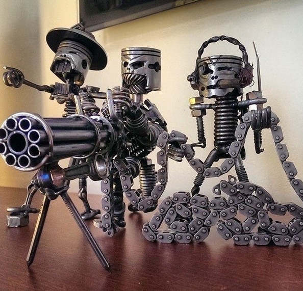 Суровые роботы из металлического хлама - «Техника»