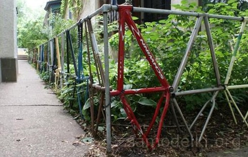 Забор из велосипедных рам - «Техника»
