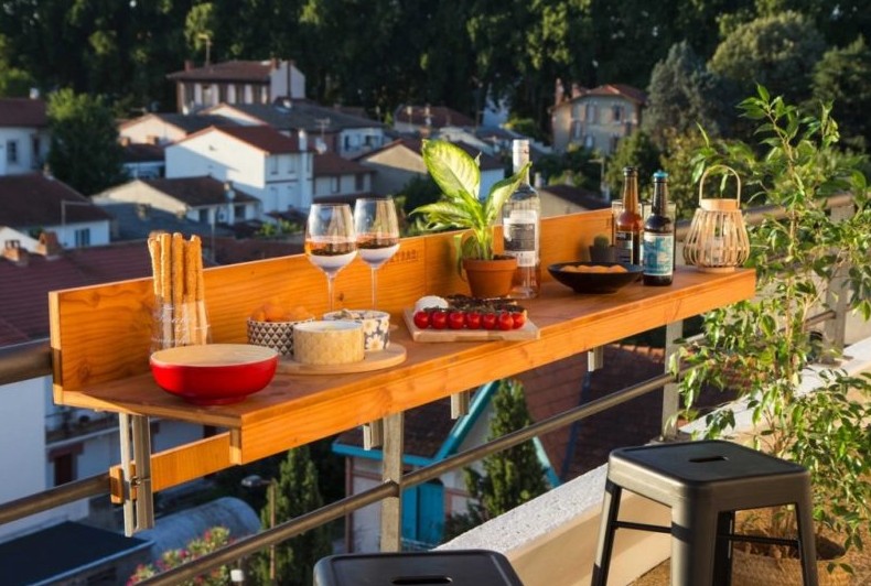 Подвесной балконный столик: 22 отличных варианта для маленького балкона — «Мебель»