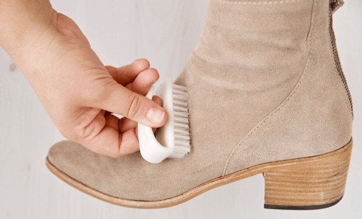 Любимые замшевые ботинки выглядят грязными и потрепанными? 6 простых шагов помогут легко вернуть им былую красоту - «Советы»