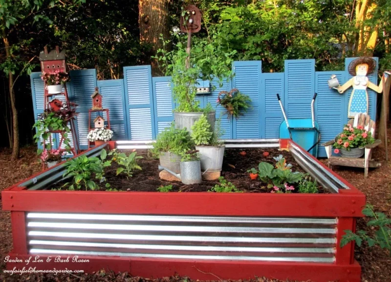 Полезная подборка удивительных идей оформления приподнятых садовых грядок на участке - «Своими руками»